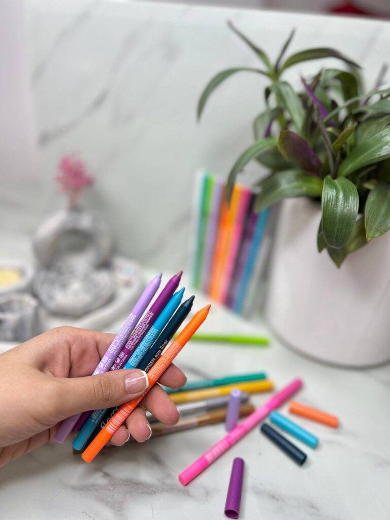 خط چشم و خط لب فلورمار