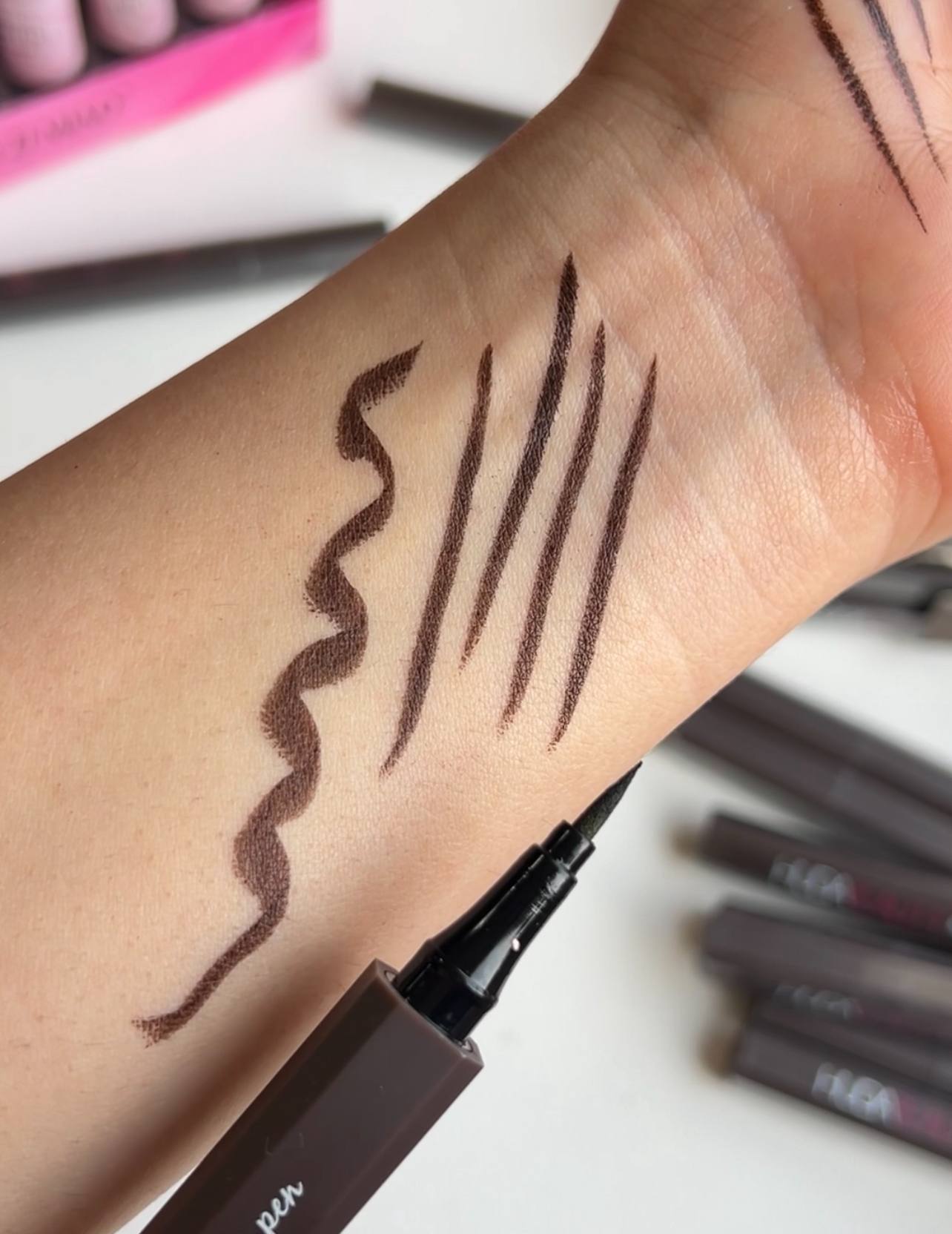 خط چشم قهوه ای